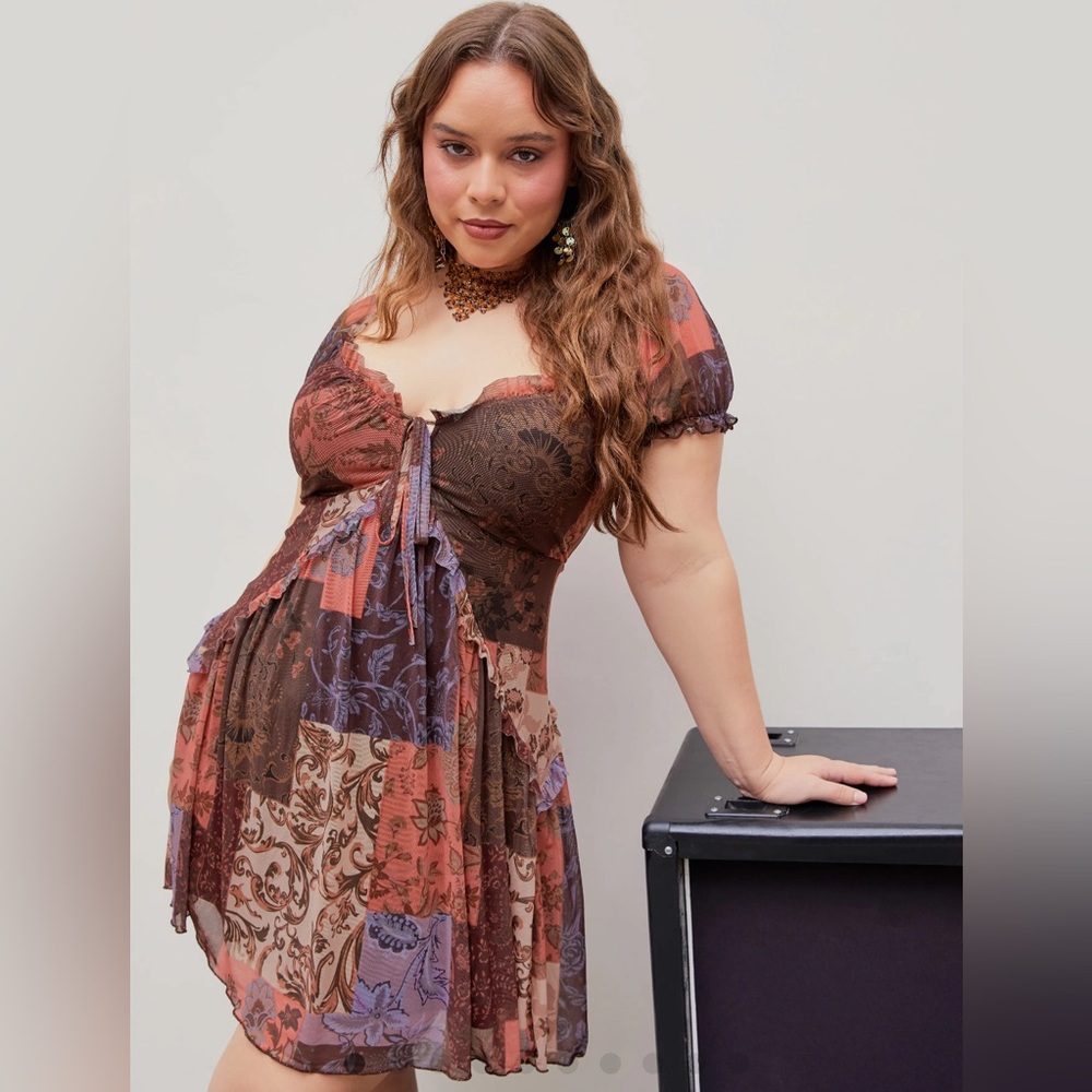 Brand New Never Worn Paisley Sweetheart Ruched Meshed Mini Dress